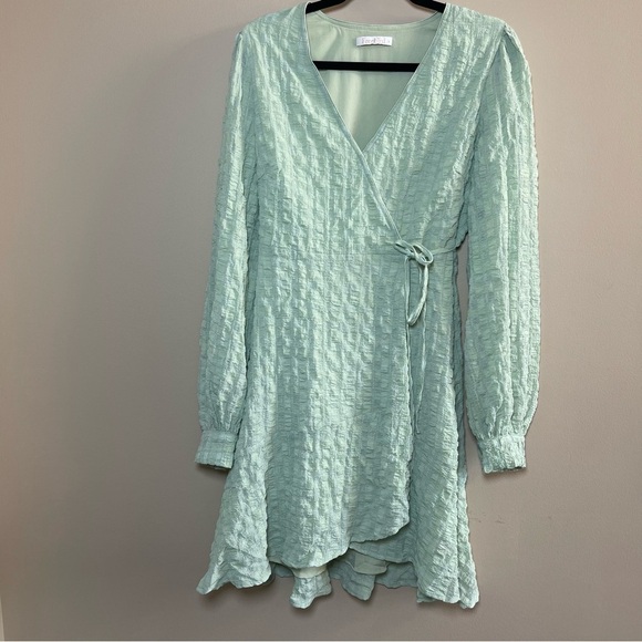 freebird Dresses & Skirts - Freebird Green Bishop Sleeve Wrap Sundress